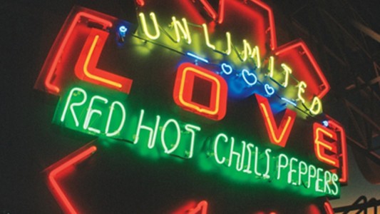 Red Hot Chilli Peppers estrenó su primer single y el vídeo musical : "Black Summer"