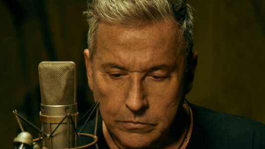 Montaner vuelve a sus raíces con "El día que me quieras"