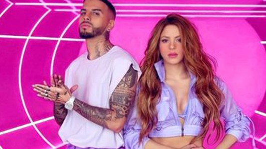 Shakira se une a Rauw Alejandro para lanzar su nuevo single y video : “Te Felicito”
