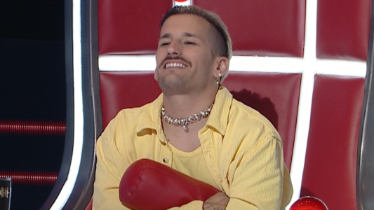 Salchicha maldita Ricky Montaner no quiere soltar amuleto