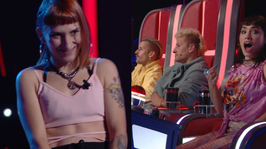 El palito de una participante contra Mau y Ricky