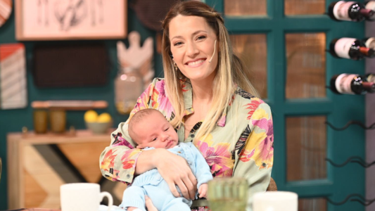 Presentación oficial: Mica Viciconte llevó a su hijo Luca a la televisión