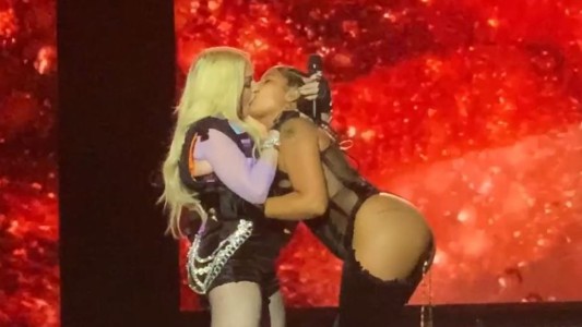 Calentaron el Pride Month: Madonna y Tokischa se comieron la boca arriba del escenario