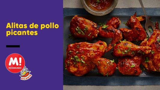 Alitas de pollo con salsa de queso azul