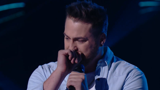 "Por mi papá": Juan Manuel quebró terminar canción