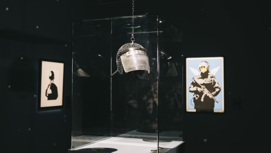 La muestra de Banksy, “¿Genio o vándalo?”, debutó en La Rural