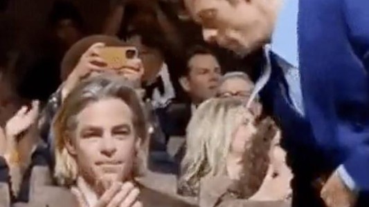 Por qué Harry Styles escupió a Chris Pine en Venecia 2022
