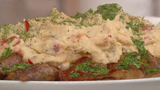 Receta de entraña al ladrillo con puré rústico y pan acordeón