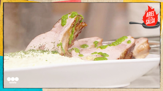 Receta de Carré de cerdo relleno con jamón crudo, crutones, ajo, queso rallado y salvia