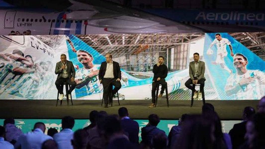 Aerolíneas Argentinas, la AFA e YPF presentaron el avión de la Selección Argentina de Fútbol