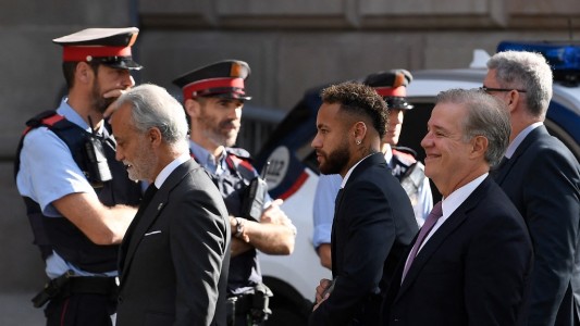 "Yo firmo lo que mi padre me dice": declaró Neymar en el juicio por irregularidades en su pase