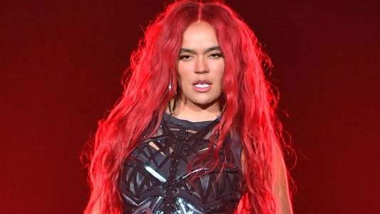 Una mujer dio a luz en el concierto de Karol G: la inesperada reacción de la cantante