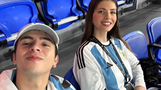 La China Suárez y RusherKing viajaron a Qatar para alentar a la Selección