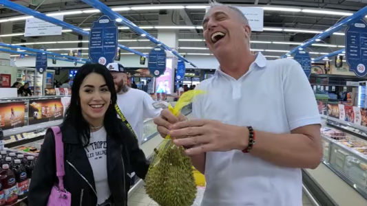 ¿Qué compró Lali en un supermercado en Qatar?