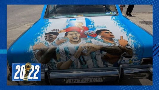 Vehículos antiguos son intervenidos en homenaje a la selección argentina de fútbol