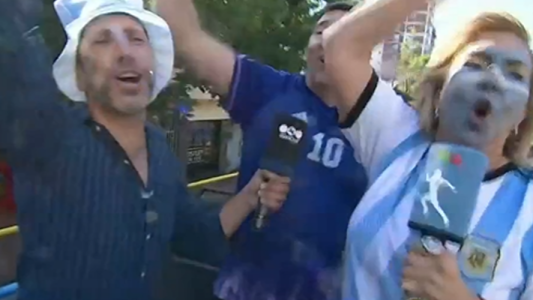 El colectivo de Telefe fue rumbo al Obelisco para celebrar la victoria de Argentina