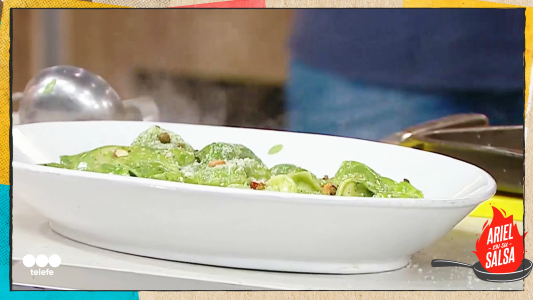 Receta de Fideos al huevo con salsa de crema y hojas espinaca