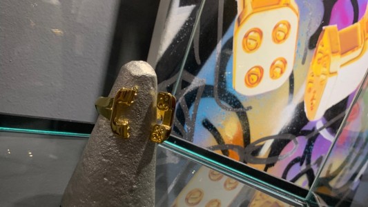 El joyero 0800 Don Rouch, el primer sponsor del trap, presentó la “Exposición en el Infierno”