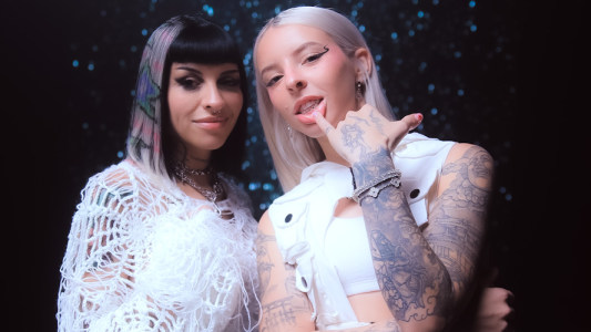 Cazzu sorprendió a sus fans con el lanzamiento de "Brinca" junto a Young Miko