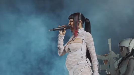 Cazzu cerró la era "Nena Trampa" en Argentina y anunció que espera su primer hijo