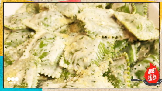 Receta de Ravioles de pollo y espinaca con salsa de quesos y ciboulette