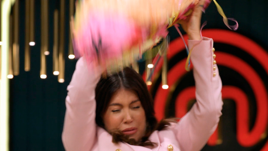 Wanda Nara sufrió divertido blooper vivo piñata