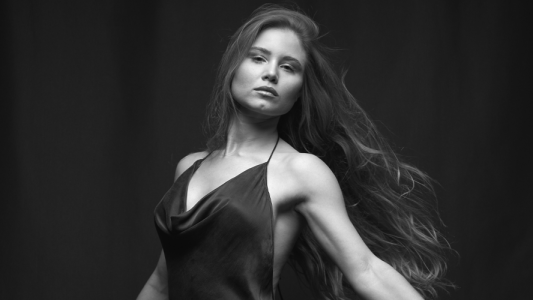 Claire Delic estrena su álbum debut con la propuesta musical "12 plagios"