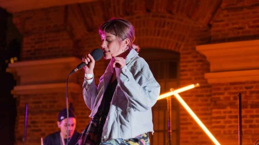 Malena Villa: “No pasa en todo el mundo que haya fraternidad entre artistas en vez de competencia”