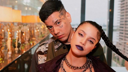 Emilia Mernes se tatuó un osito y creen que lo hizo por Duki