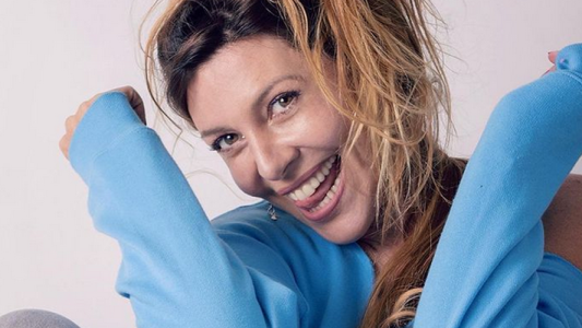 Mónica Ayos se mostró espléndida con sus 51 años recién cumplidos