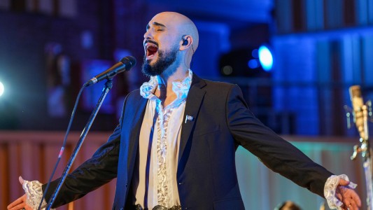 Este jueves, Abel Pintos lanza "Alta en el Cielo", un álbum que quedará marcado en la historia argentina