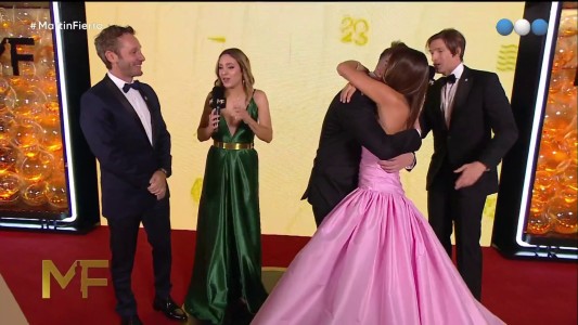 Benjamín Vicuña y Pampita llegaron a los Martín Fierro 2023 junto a su hijo Bautista