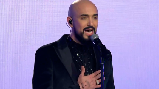 Espectacular versión de Abel Pintos del Himno Nacional Argentino en los Martín Fierro 2023