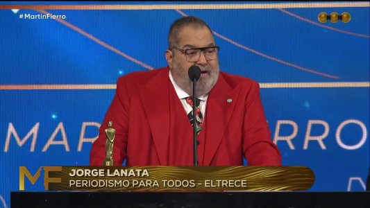 Jorge Lanata subió a recibir su Martín Fierro y chicaneó a Mirtha Legrand