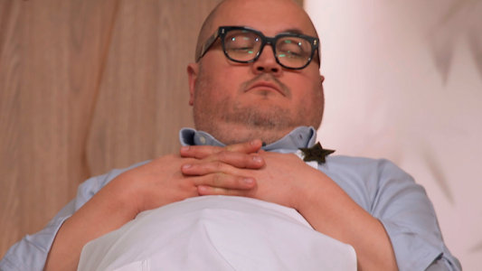 ¿Rodolfo se va a dormir en el balcón?