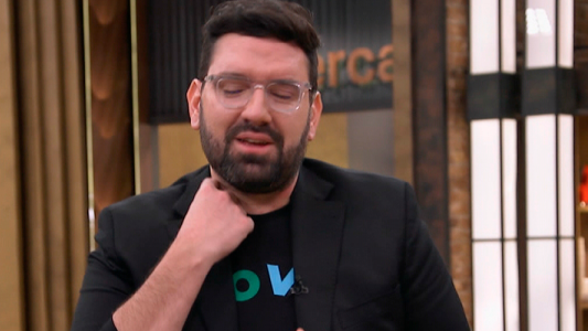 Damián Betular se puso colorado cuando le descubrieron marcas en el cuello