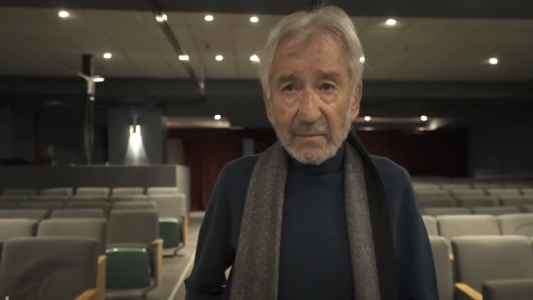 José Sacristán presenta Señora de rojo sobre fondo gris: "Estoy atento a no traicionarme ni traicionar lo que creo"