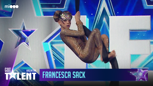 Francesca Sack de 10 anos - Acrobacia con telas
