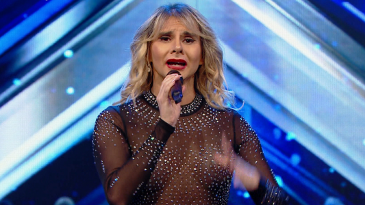 Transicionó hace 8 meses y por primera vez que canta como Loly