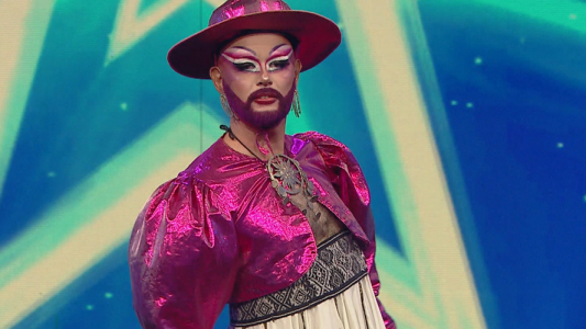 Un gauche empoderade fusionó el folclore con el drag