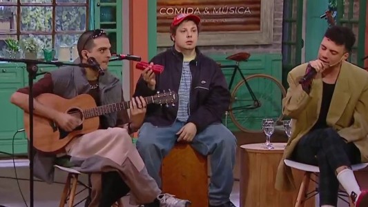 "Usted señalemelo", la banda del momento en La Peña
