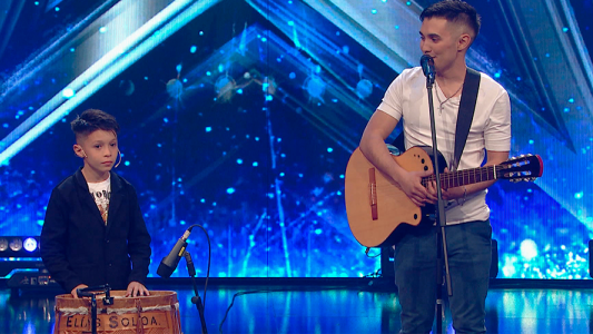 Padre e hijo folcloristas: "Él es percusionista desde su año y medio"