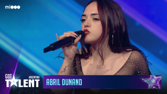 Abril Dunand - Cantante