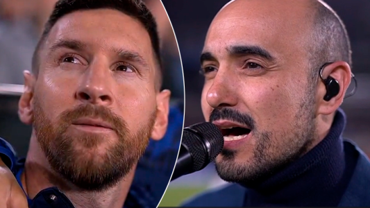 Argentina-Paraguay: Abel Pintos encendió al Monumental con el Himno Nacional