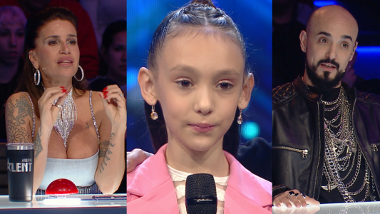 Se equivocó la letra, se entristeció y el jurado la contuvo