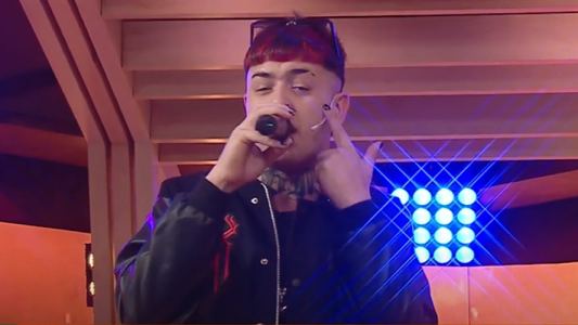 BM, el artista urbano del momento canto en la Pena de Morfi