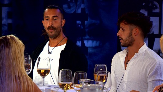 Cena de nominados: Joel quiso pinchar a Lisandro pero este se terminó riendo de él