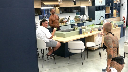 Un round más entre Furia y Manzana: "No tenés amigos de verdad"