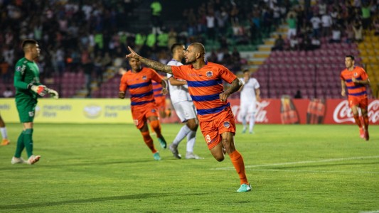 Puerto Cabello le ganó a Defensor Sporting en la inauguración de la Copa Libertadores