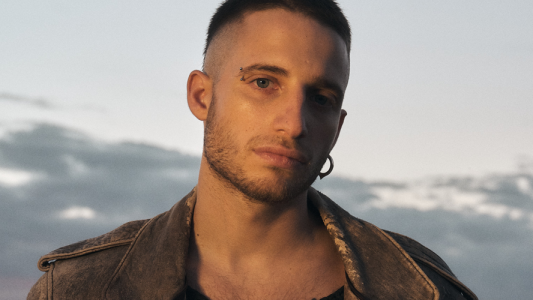 WOS sorprende con su nuevo tema musical "Melancolía" junto a Gustavo Santaolalla